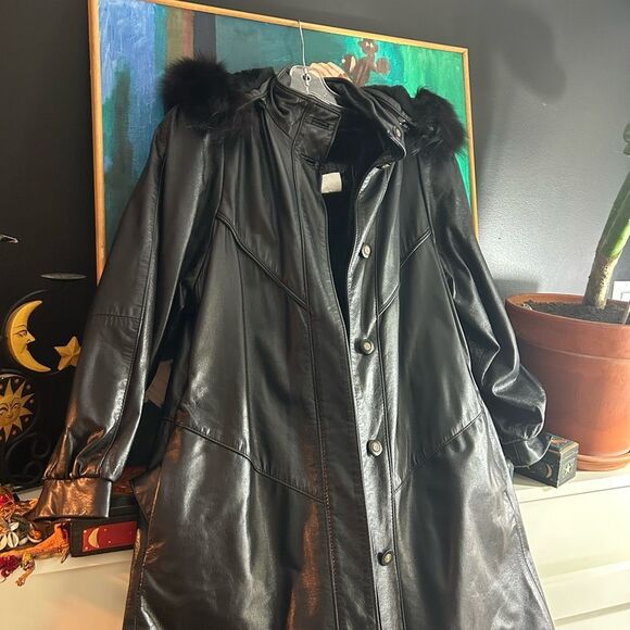 Elegant Black Leather Hooded Coat for Women Size 2 - Picture 3 of 16
